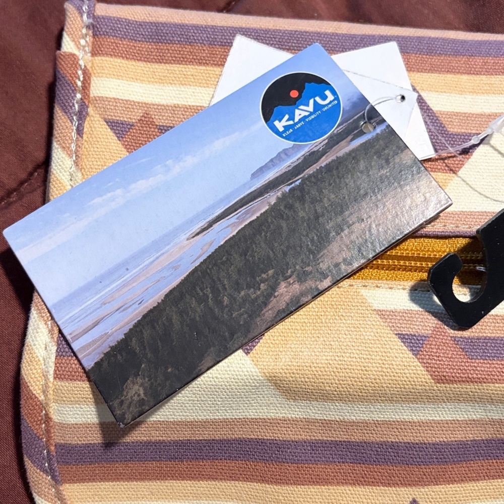 Wallet by Kavu Brand.  NWT! - Picture 15 of 15